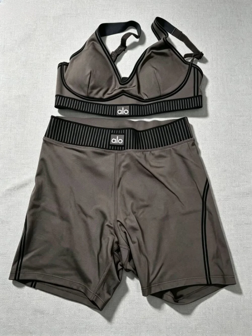 Alo Brown Sports Bra & Matching Shorts Set – Size M